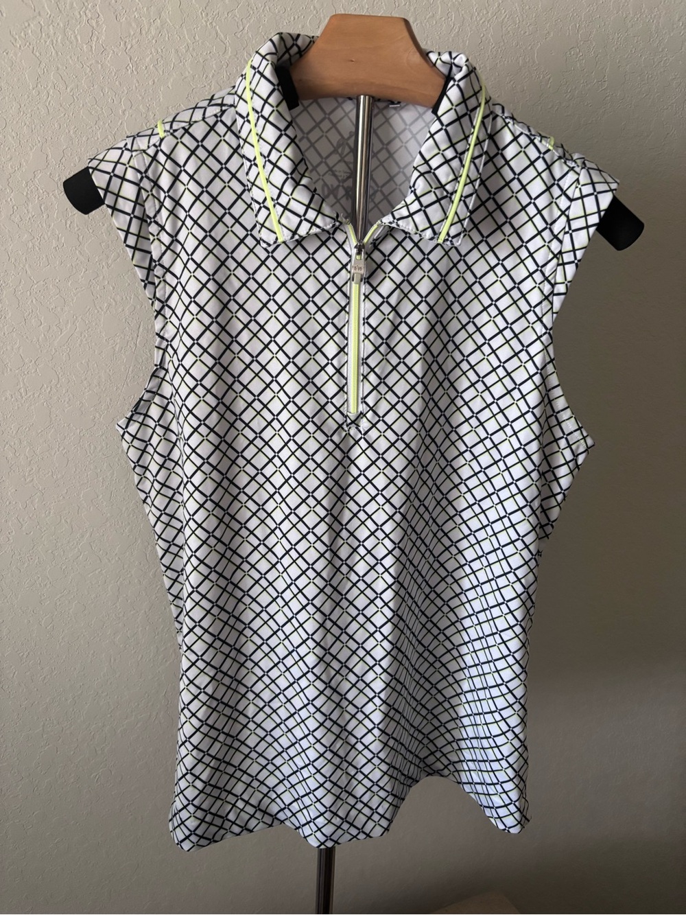 NVO Sport Women’s Golf Polo S Sleeveless 1/4 Zip Geometric Neon Green Black